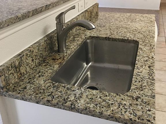 4th image of 609 Lowe Dr