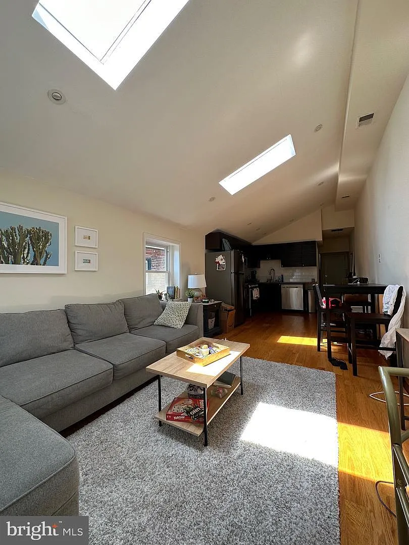 2 bed, 1000 sqft, $2,850 — Photo 2