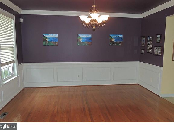 4th image of 1375 Stonegate Dr