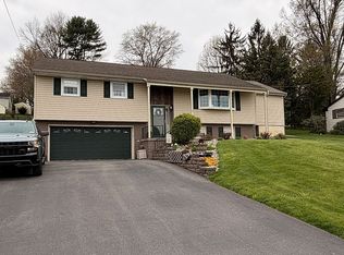 230 Edgewood Dr, New Holland, PA