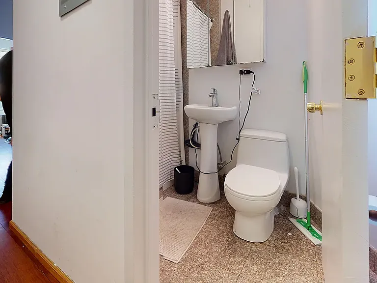 520 E 11th St #22 — Photo 6