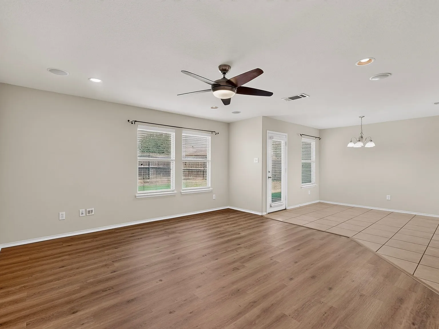 3 bed, 1896 sqft, $2,000 — Photo 2