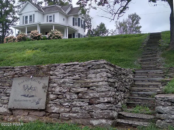 7 Terrace Ln, Tyler Hill, PA 18469