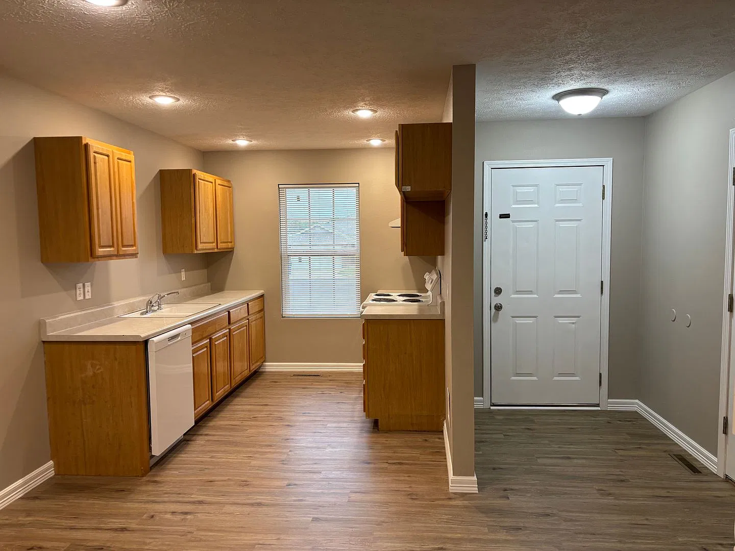 4313-4315 N Morgan Ct — Photo 3