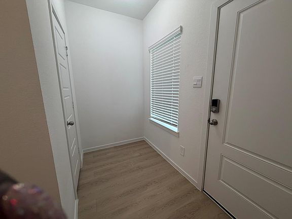 3rd image of 407 Robin St