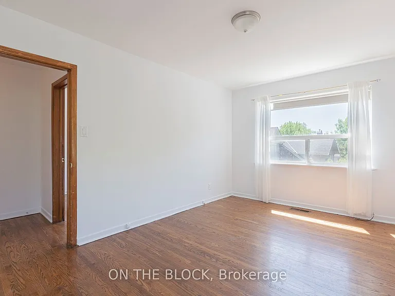 883 Saint Clair Ave W #2 — Photo 16