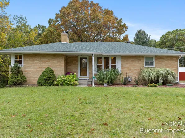7279 Blakely Dr NE, Rockford, MI 49341