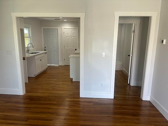 2nd image of 528 Jefferson St