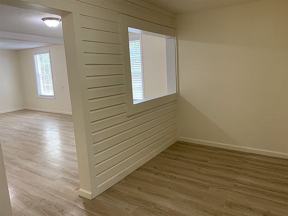 2nd image of 2109 Silver Lake Dr