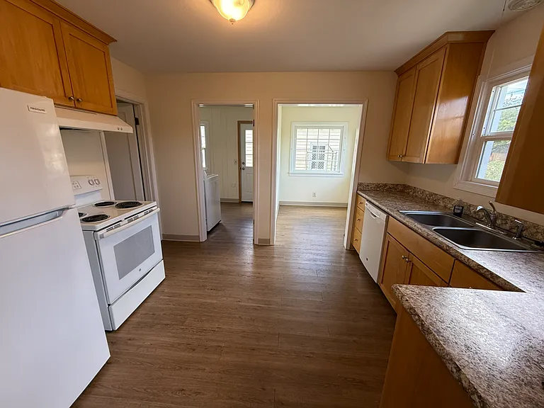 515 N Meridian St #4 — Photo 7