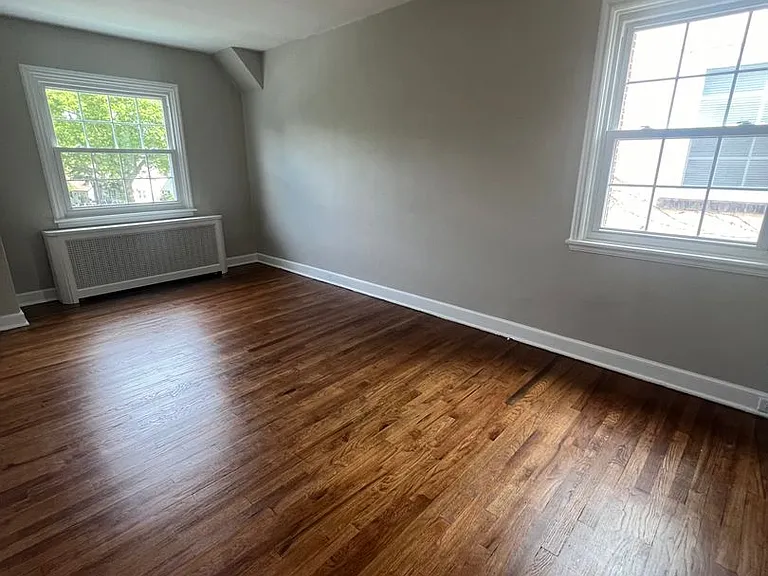 110 Hollywood Ave — Photo 11