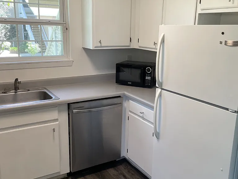 344 S Estes St #B — Photo 4