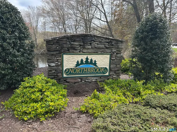 17 Eagle Rock Cir #17, Monroe, CT 06468