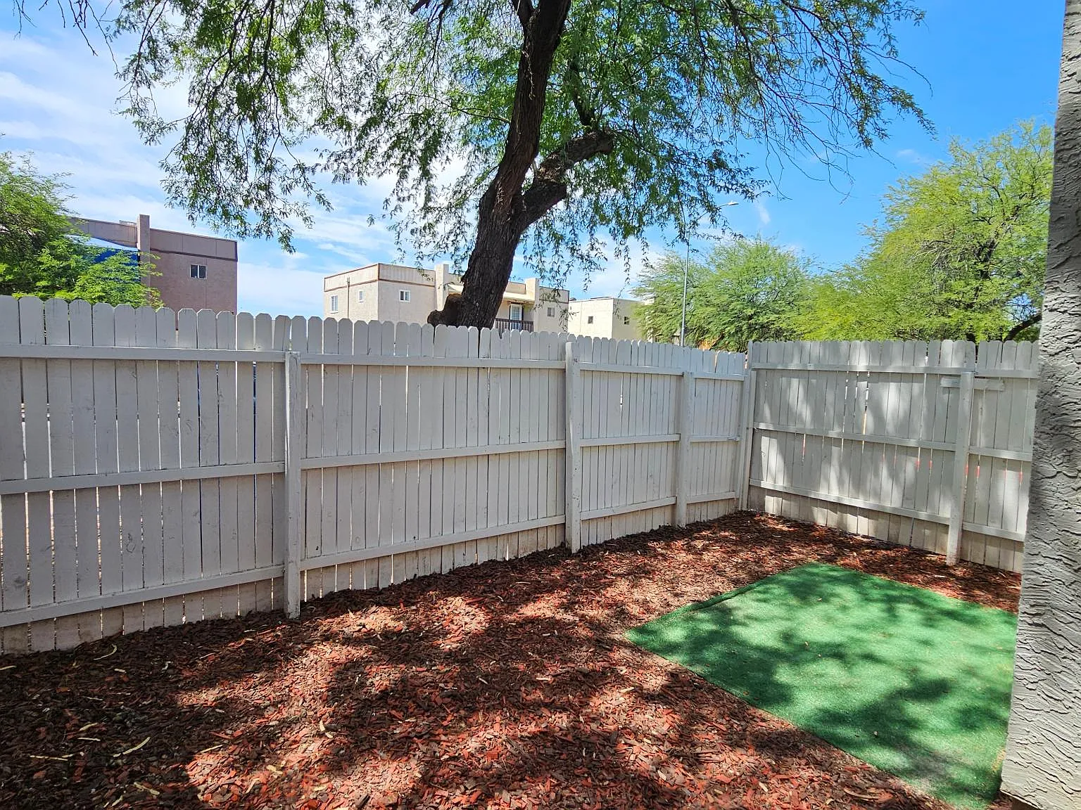 2 bed, 940 sqft, $1,599 — Photo 3