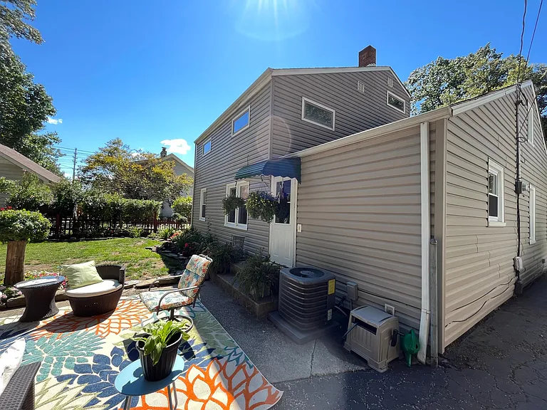 615 Parkside Dr — Photo 7