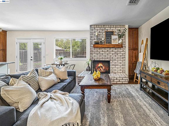 5th image of 3473 Corwin Ct