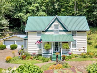 665 Upper Pig Pen Rd, Green Mountain, NC, 28740
