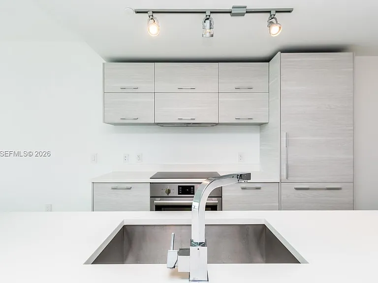 650 NE 32nd St #805 — Photo 13
