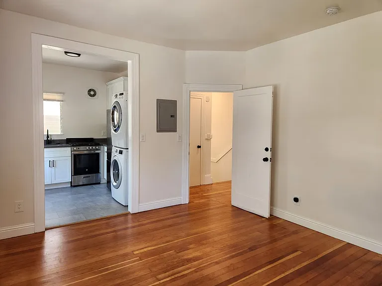College Ave Apartment for Rent — Photo 4