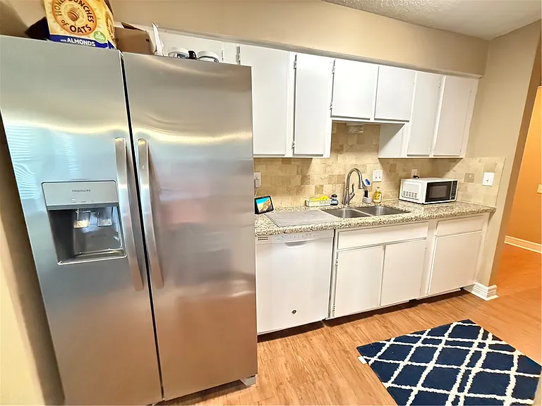 1609 Lemon Tree Ln — Photo 8