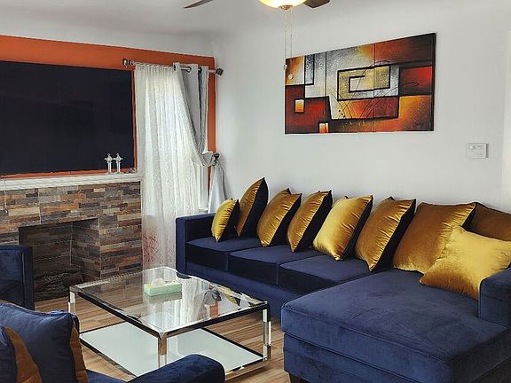 4th image of 323 Hobart Pl