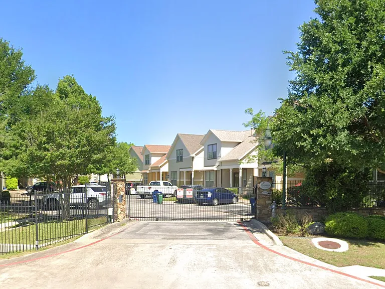 Gated area with only 22 homes total. This is a small quant neighborhood!