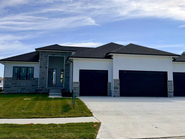 12355 Lake Vista Dr, Papillion, NE 68046