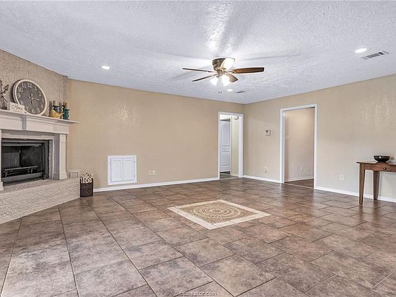 5th image of 3005 Highwood Ln