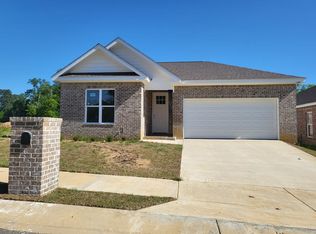 402 Grand Harbor Cir, Dothan, AL 36303