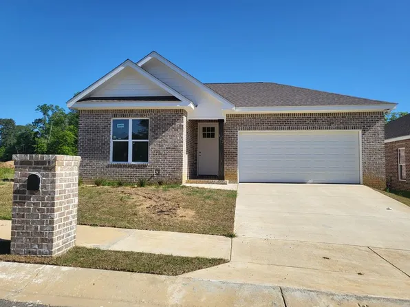 402 Grand Harbor Cir, Dothan, AL 36303