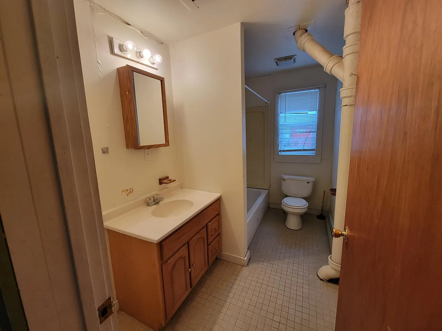 2 bed, 650 sqft, $750 — Photo 3