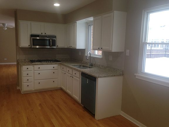 5th image of 1811 W Thornwood Ln