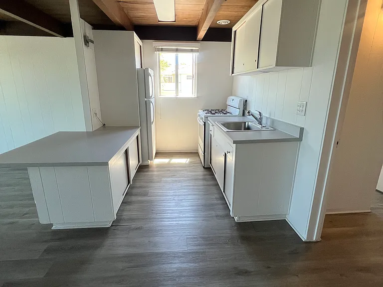 393 Park Ave #6 — Photo 2