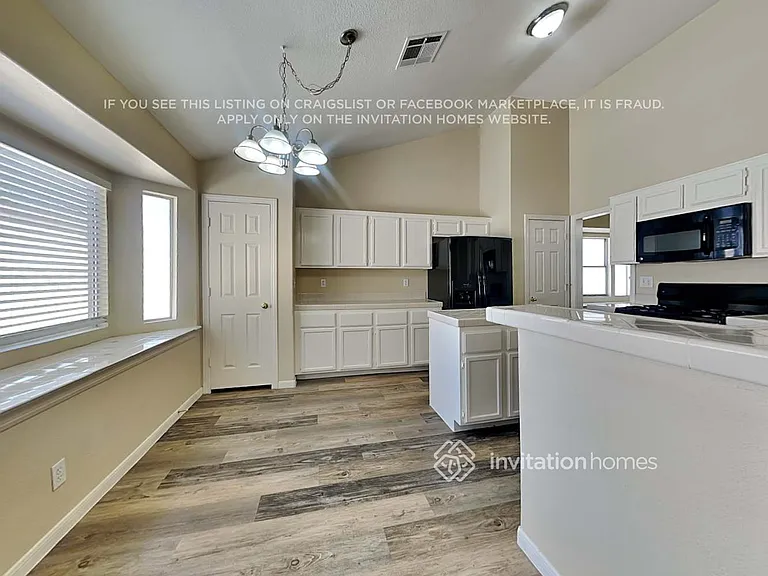 7368 Atwood Ave — Photo 9