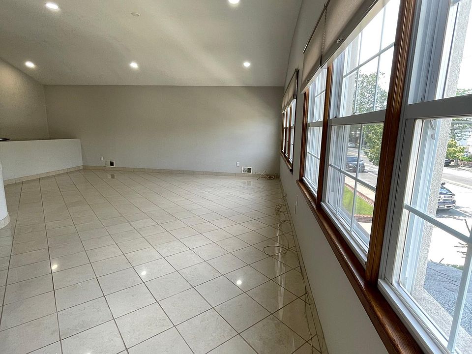 1st image of 182 Merrill Ave #2L