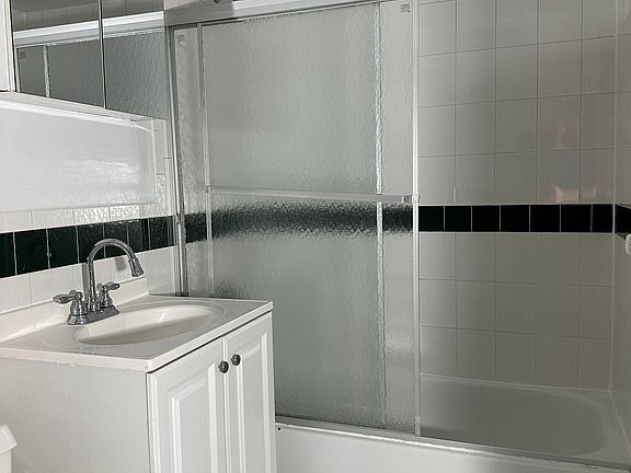 5th image of 6454 Booth St APT 1D