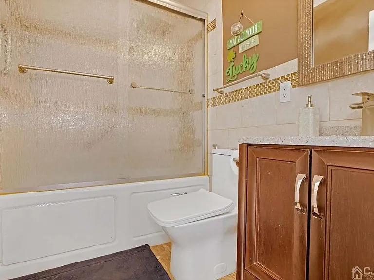 2nd bathroom