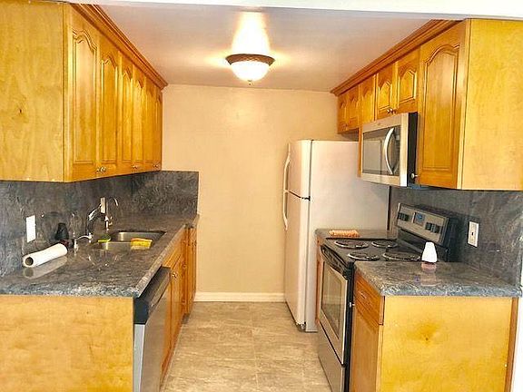 2nd image of 1067 Cornwall Dr #D