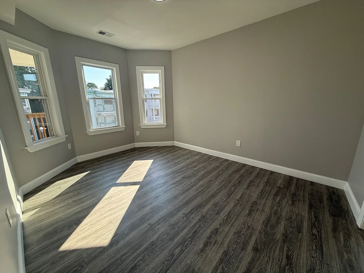 2 bed, 1200 sqft, $3,300 — Photo 4