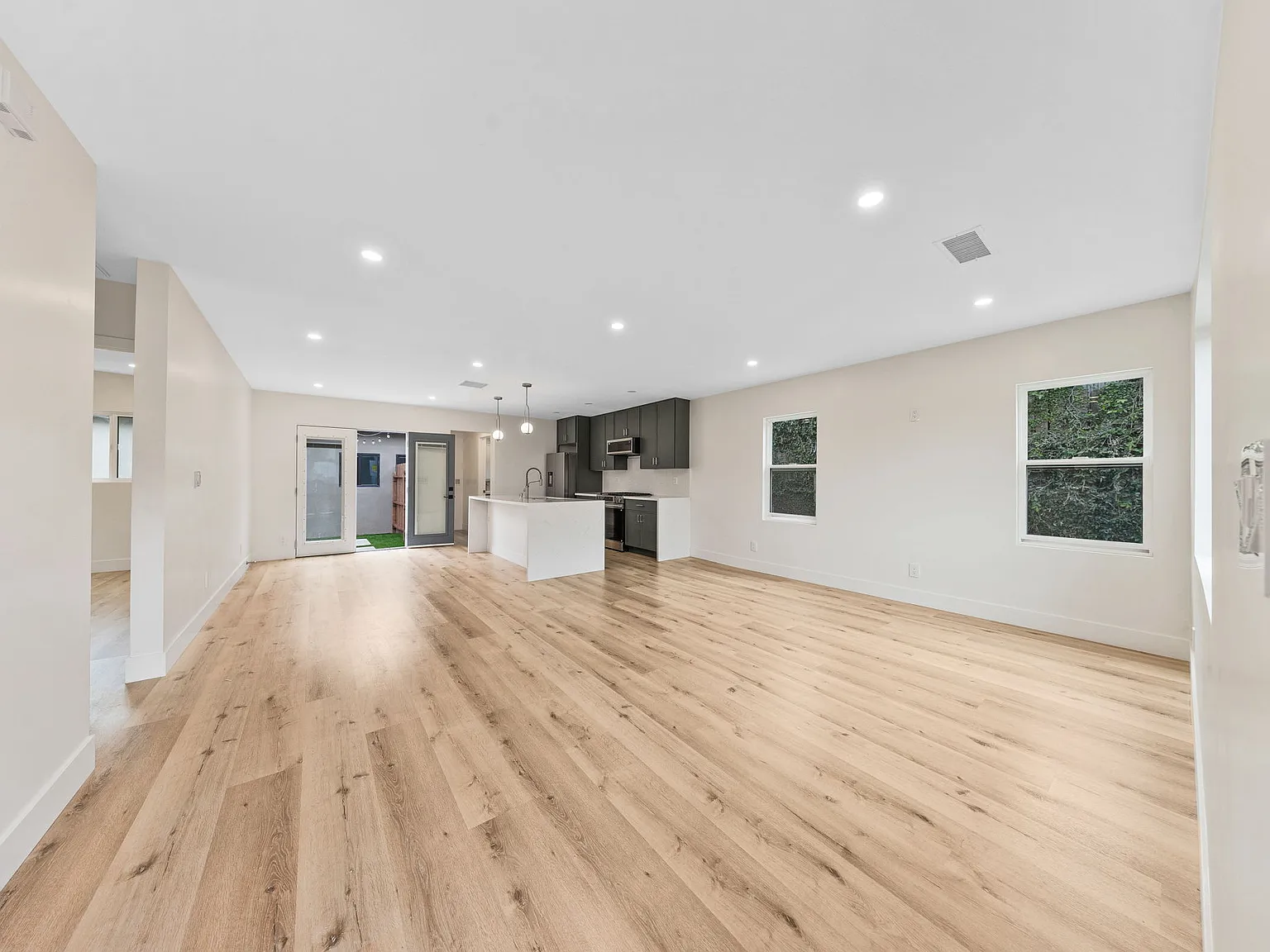 3839 Fountain Ave — Photo 3