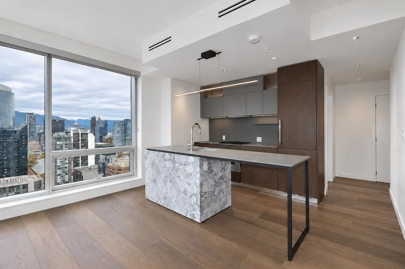 2 bed, 755 sqft, $4,200 — Photo 2