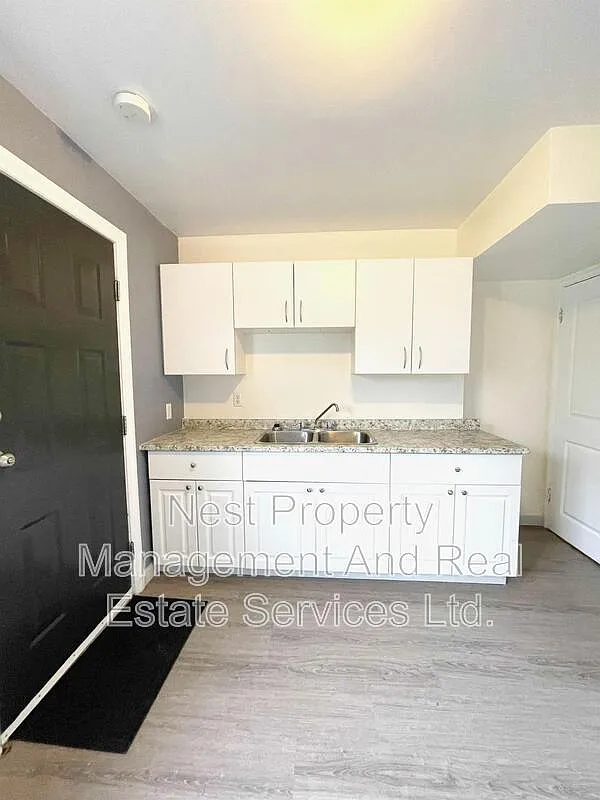 3 bed, 1.0 bath, $1,950 — Photo 3