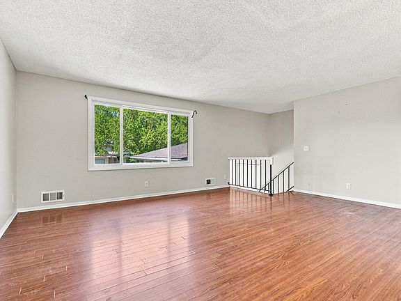 5th image of 360 Brooks Ave W