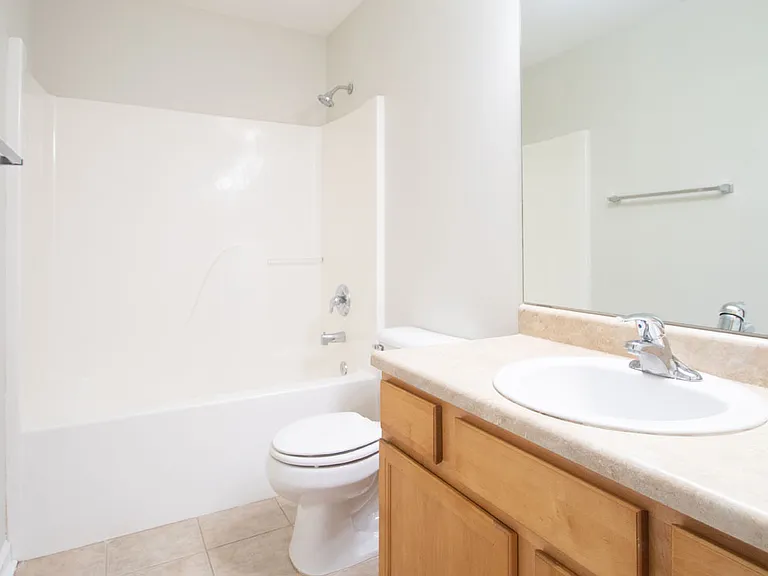 111 E Westplains Rd — Photo 30