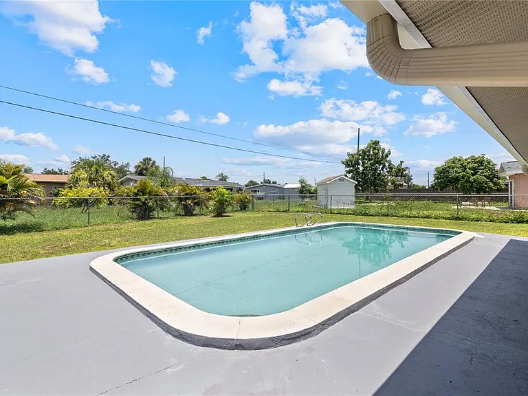 22312 Lasalle Rd — Photo 31