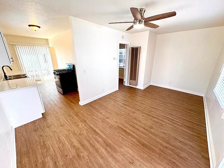 257 Loma Ave #A — Photo 3