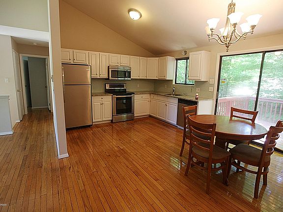 5th image of 3076 Briarwood Dr