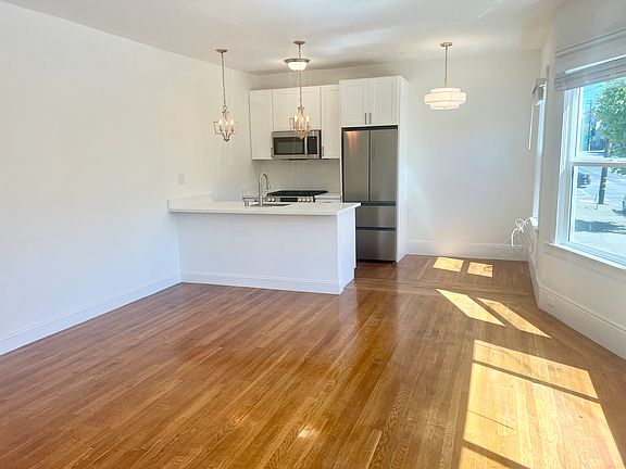 4th image of 4918 California St APT 1