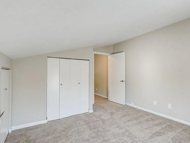 Lake Country Village Apartments — Photo 27