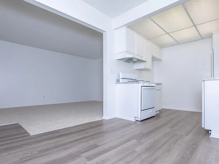 Belinda Apartment Homes — Photo 33